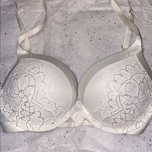 Victoria Secret Bra/Very Sexy Push up/34C
